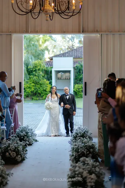 Bride Mariana walking down the aisle at Celeiro Blanc