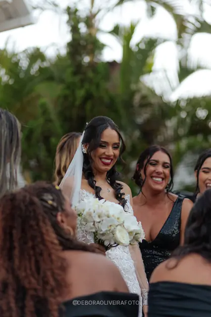 Bride Mariana with her bridesmaids at Celeiro Blanc