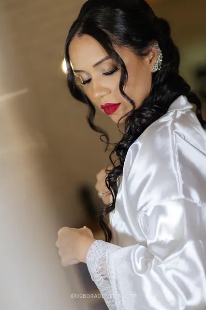 Bride Mariana getting ready before the wedding at Celeiro Blanc