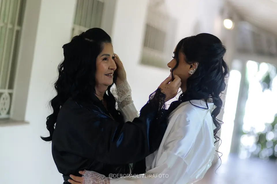 Bride Mariana getting ready before the wedding at Celeiro Blanc