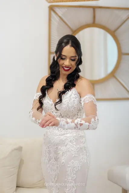 Bride Mariana getting ready before the wedding at Celeiro Blanc