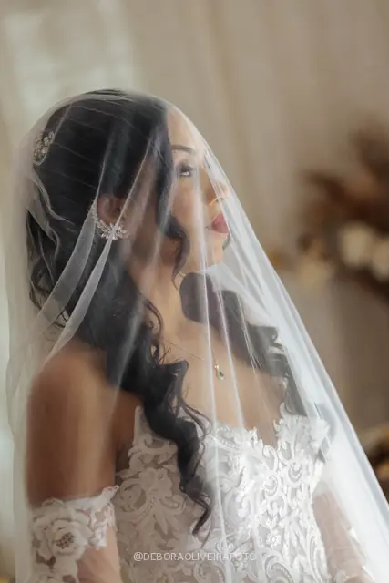 Bride Mariana getting ready before the wedding at Celeiro Blanc