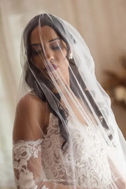 Bride Mariana getting ready before the wedding at Celeiro Blanc
