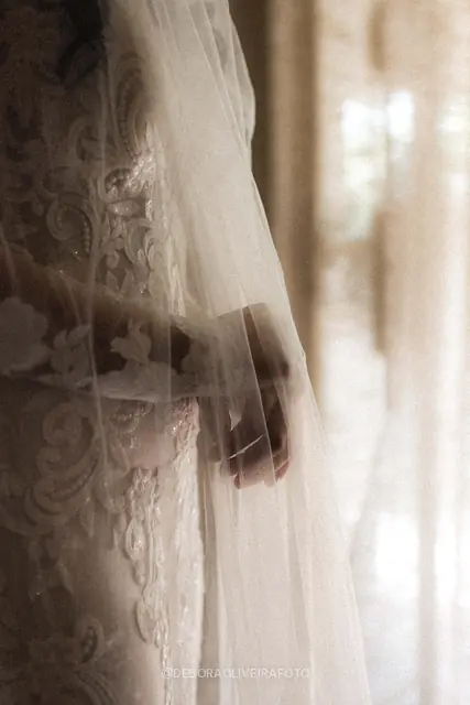 Bride Mariana getting ready before the wedding at Celeiro Blanc