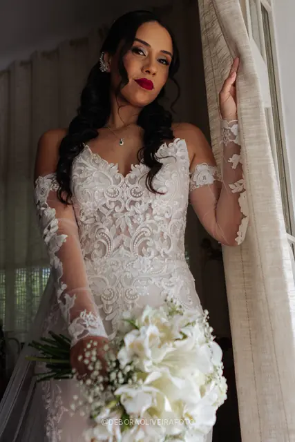 Bride Mariana getting ready before the wedding at Celeiro Blanc