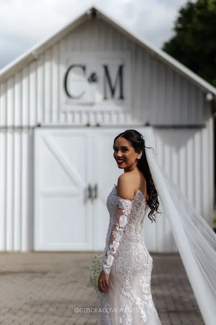Bridal portrait of Mariana at Celeiro Blanc, Rio de Janeiro