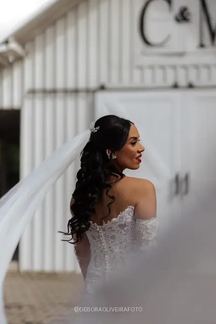 Bridal portrait of Mariana at Celeiro Blanc, Rio de Janeiro