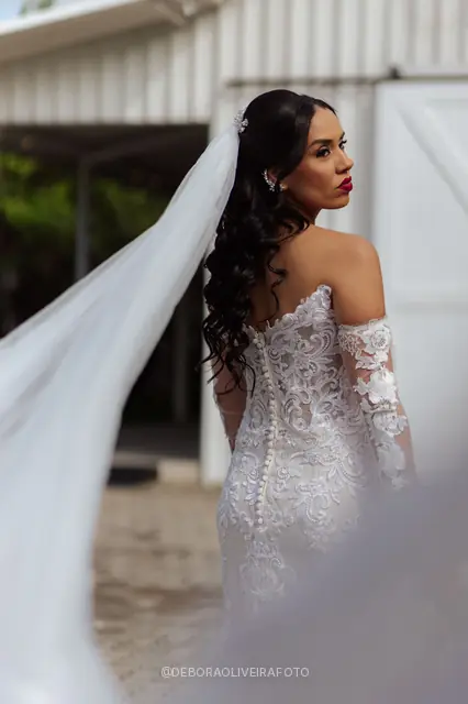 Bridal portrait of Mariana at Celeiro Blanc, Rio de Janeiro