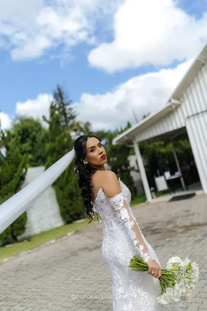 Bridal portrait of Mariana at Celeiro Blanc, Rio de Janeiro