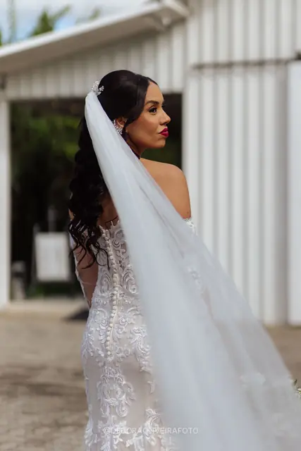 Bridal portrait of Mariana at Celeiro Blanc, Rio de Janeiro