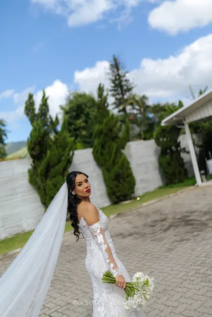 Bridal portrait of Mariana at Celeiro Blanc, Rio de Janeiro
