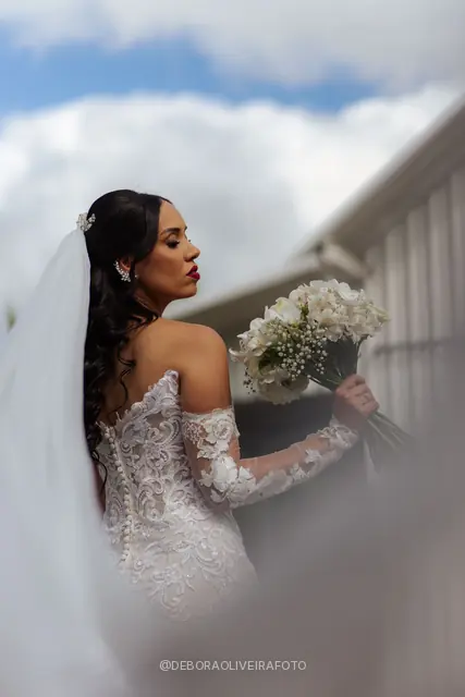Bridal portrait of Mariana at Celeiro Blanc, Rio de Janeiro
