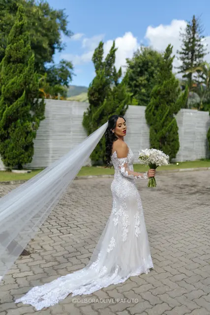 Bridal portrait of Mariana at Celeiro Blanc, Rio de Janeiro