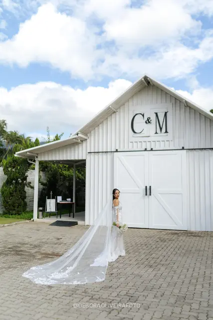 Bridal portrait of Mariana at Celeiro Blanc, Rio de Janeiro
