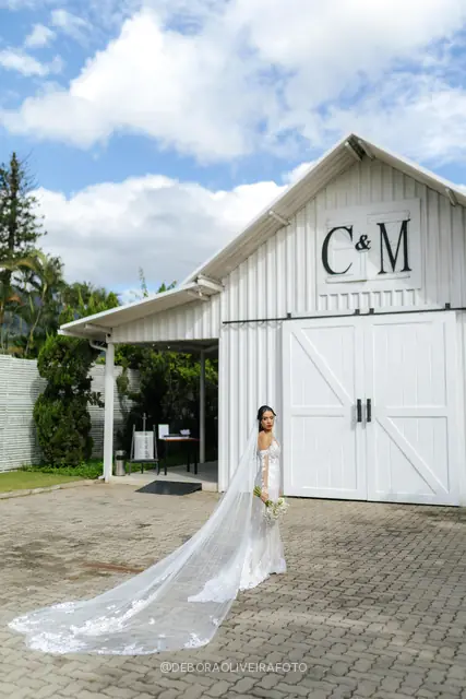 Bridal portrait of Mariana at Celeiro Blanc, Rio de Janeiro