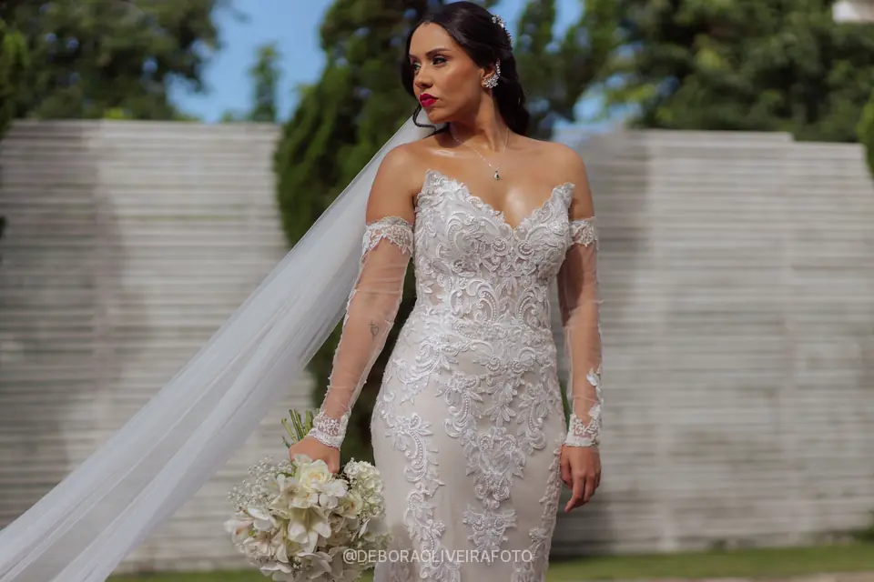 Bridal portrait of Mariana at Celeiro Blanc, Rio de Janeiro