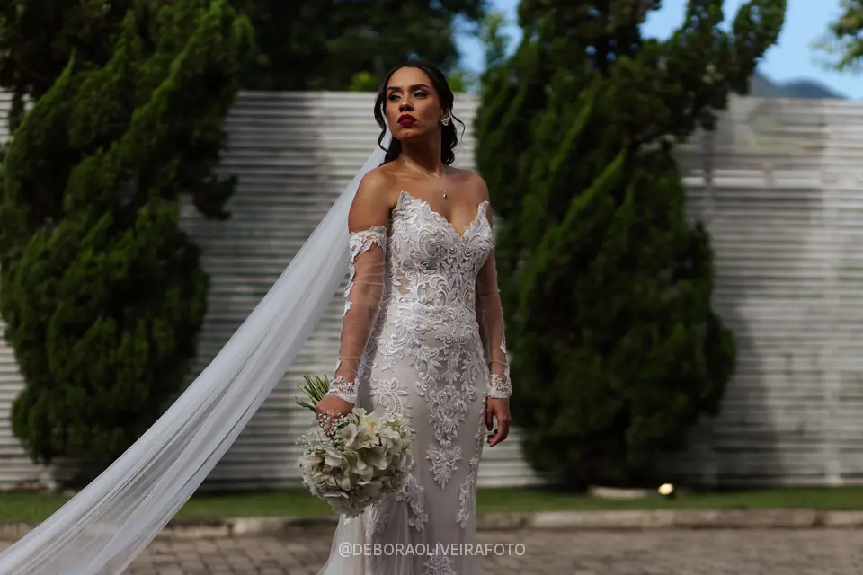 Bridal portrait of Mariana at Celeiro Blanc, Rio de Janeiro