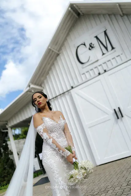Bridal portrait of Mariana at Celeiro Blanc, Rio de Janeiro