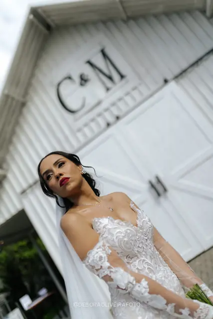Bridal portrait of Mariana at Celeiro Blanc, Rio de Janeiro