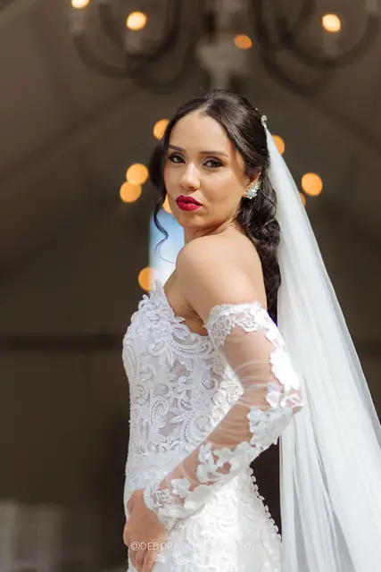 Bridal portrait of Mariana at Celeiro Blanc, Rio de Janeiro