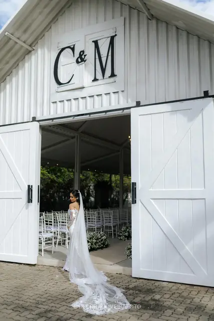 Bridal portrait of Mariana at Celeiro Blanc, Rio de Janeiro