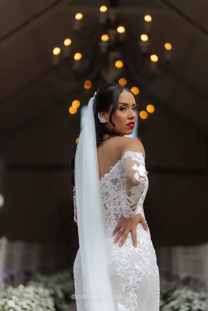 Bridal portrait of Mariana at Celeiro Blanc, Rio de Janeiro