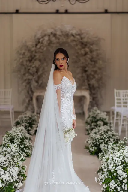 Bridal portrait of Mariana at Celeiro Blanc, Rio de Janeiro