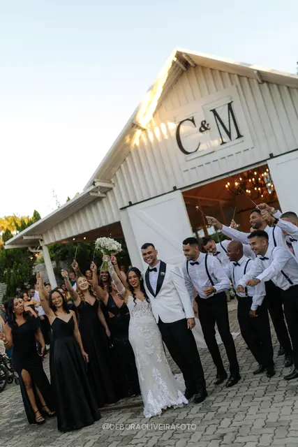 Couple with the wedding party at Celeiro Blanc