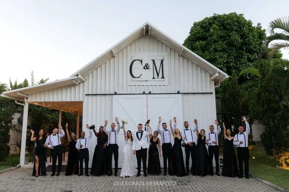 Couple with the wedding party at Celeiro Blanc