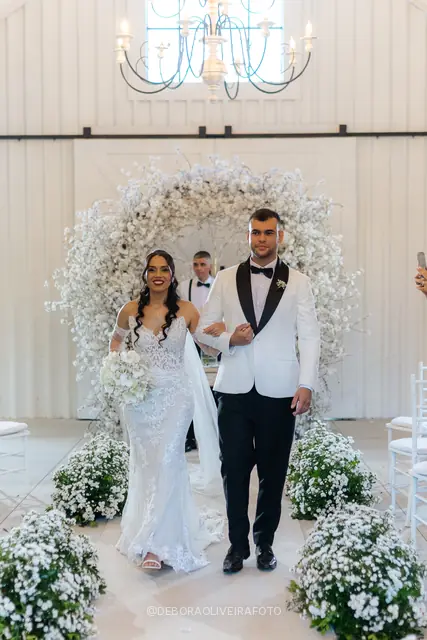 Newlyweds leaving the ceremony through sparklers at Celeiro Blanc
