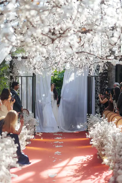 Chegada e entrada da noiva no casamento no Green House