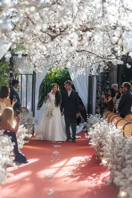 Chegada e entrada da noiva no casamento no Green House