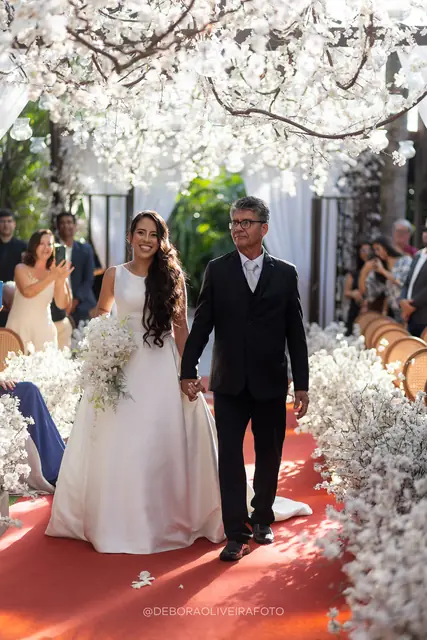 Chegada e entrada da noiva no casamento no Green House