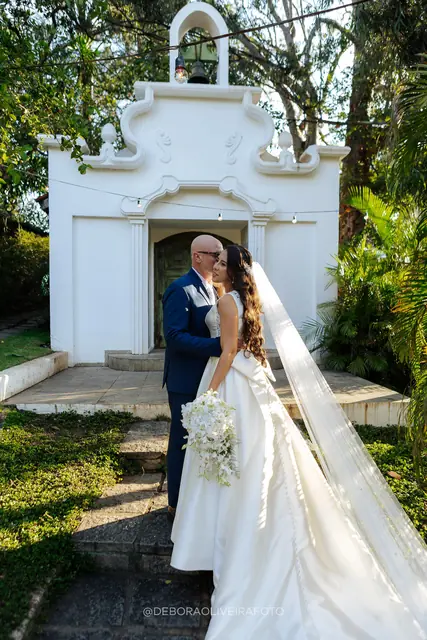 Nicole e Leonardo na capela do Green House, Ilha do Governador