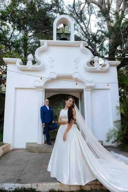 Nicole e Leonardo na capela do Green House, Ilha do Governador