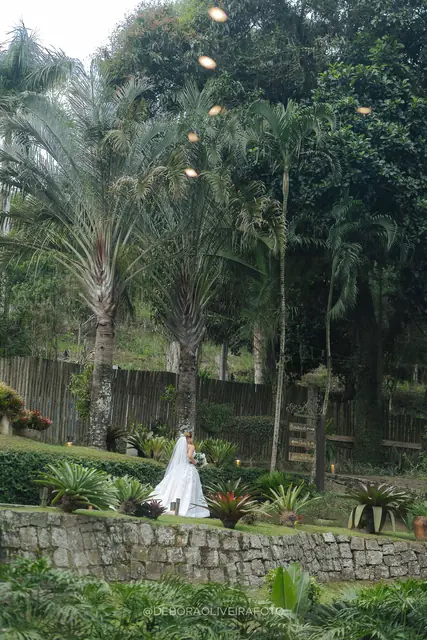 Entrada da noiva no casamento no Monte Záion