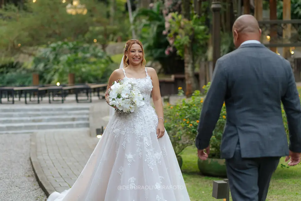 Entrada da noiva no casamento no Monte Záion