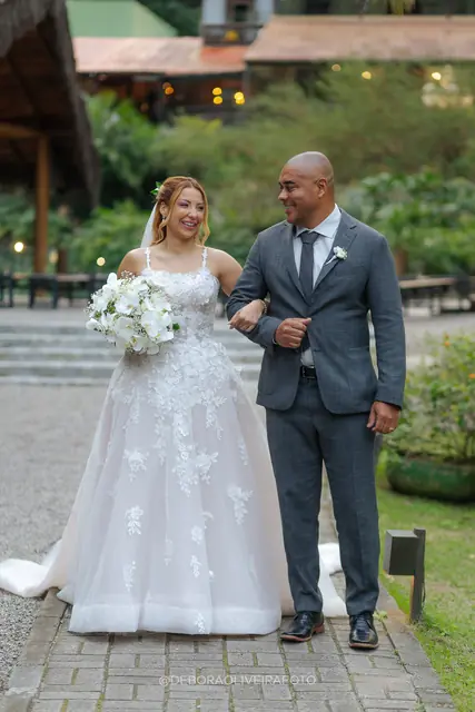Entrada da noiva no casamento no Monte Záion