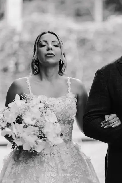 Entrada da noiva no casamento no Monte Záion