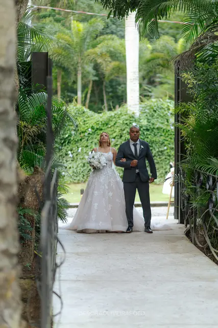 Entrada da noiva no casamento no Monte Záion