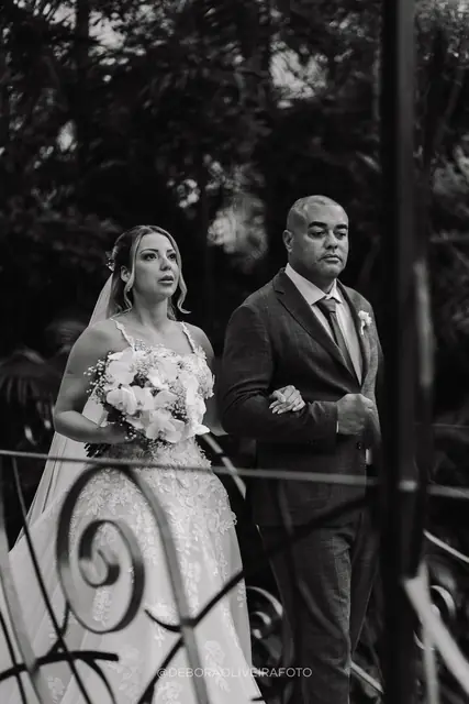 Entrada da noiva no casamento no Monte Záion