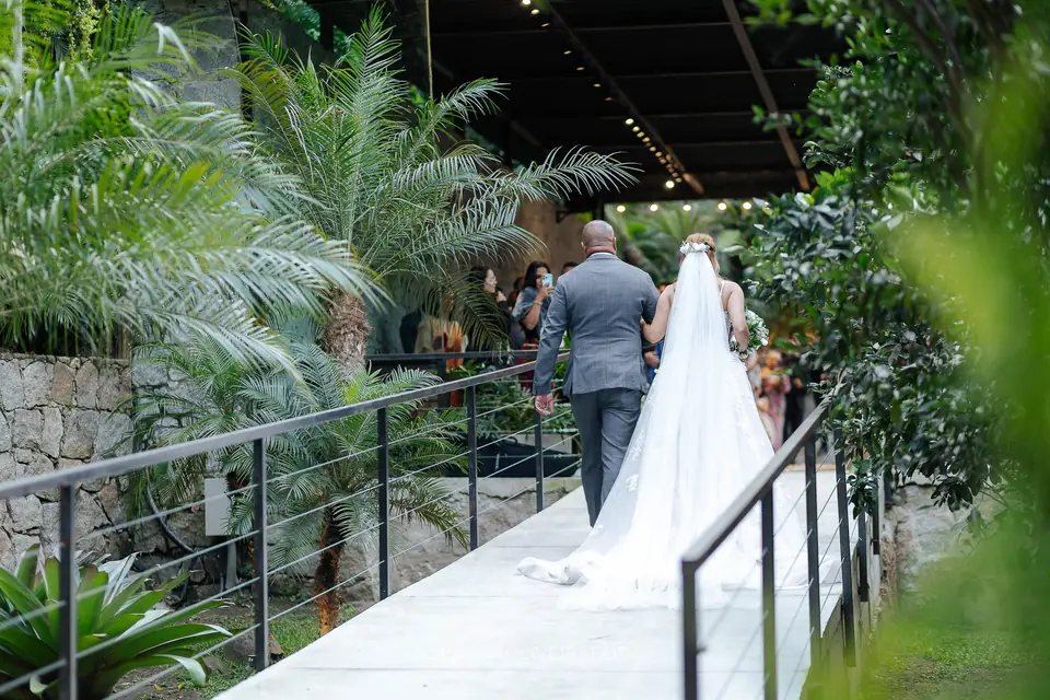 Entrada da noiva no casamento no Monte Záion