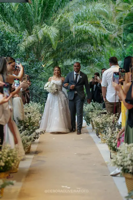Entrada da noiva no casamento no Monte Záion