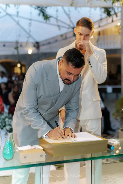 Assinatura na cerimônia do casamento na Villa Cecília