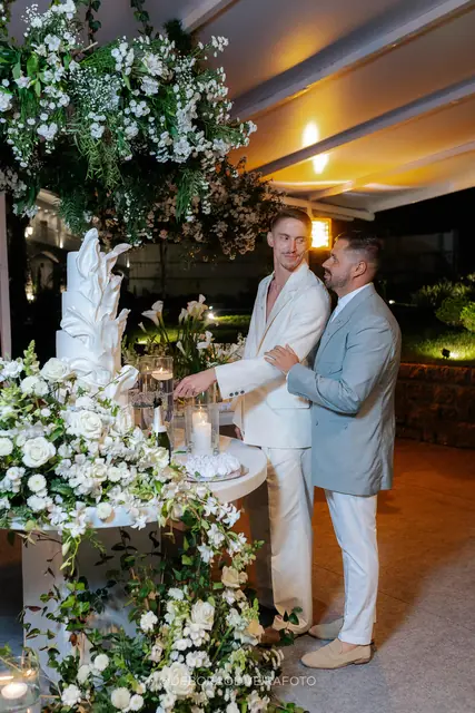 Bolo e mesa de doces do casamento na Villa Cecília