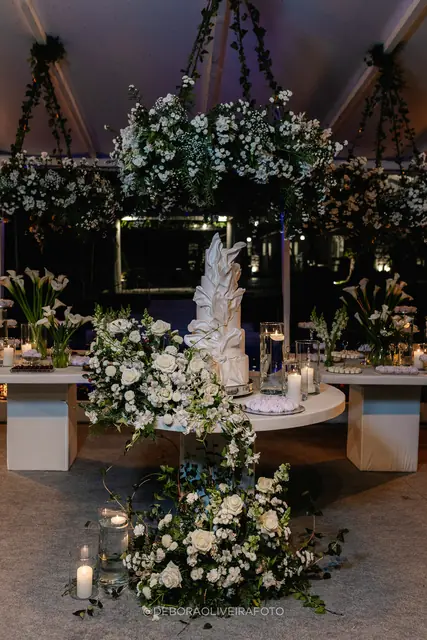 Bolo e mesa de doces do casamento na Villa Cecília