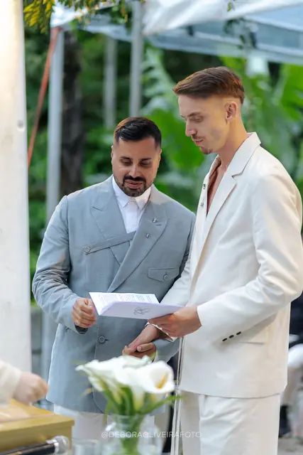Cerimônia ao ar livre do casamento na Villa Cecília Rio