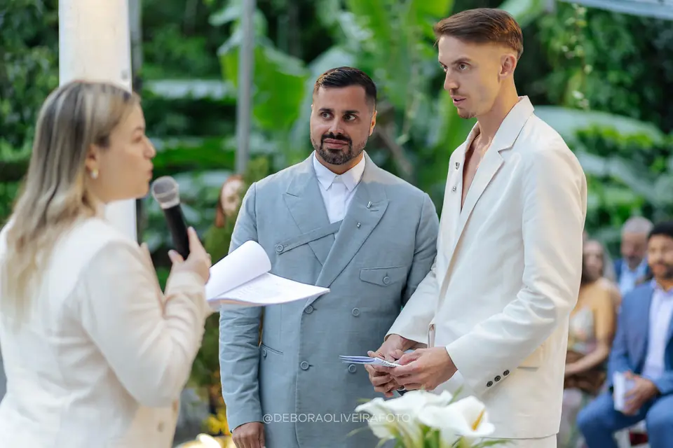 Cerimônia ao ar livre do casamento na Villa Cecília Rio