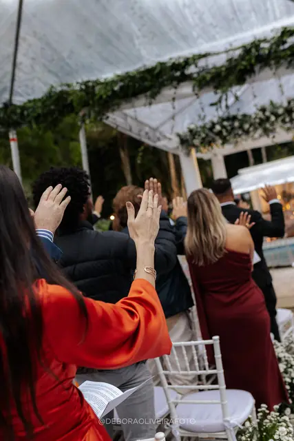 Cerimônia ao ar livre do casamento na Villa Cecília Rio
