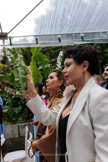 Cerimônia ao ar livre do casamento na Villa Cecília Rio